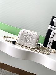 Fortok Chanel Small Comestic Bag White Enamel Heart Buckle 11x8.5x7cm - 2