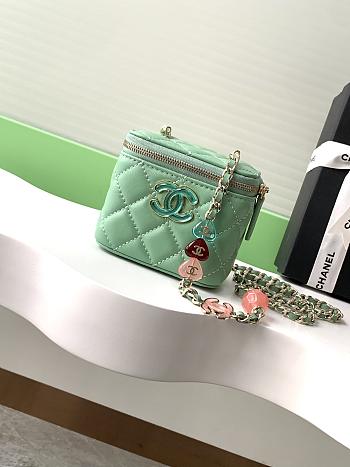 Fortok Chanel Small Comestic Bag Green Enamel Heart Buckle 11x8.5x7cm
