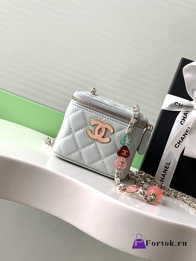 Fortok Chanel Small Comestic Bag Light Blue Enamel Heart Buckle 11x8.5x7cm - 1