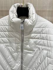 Fortok Louis Vuitton Embroidered Letter Flower Quilted Jacket Down Jacket White - 4