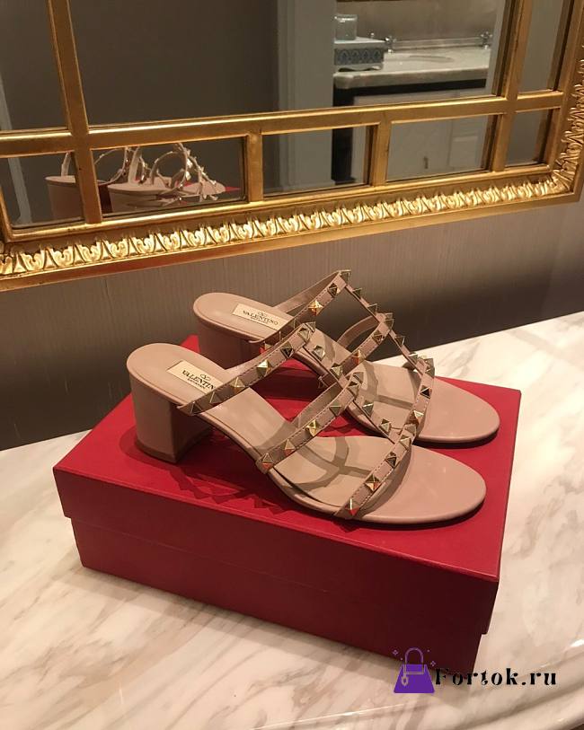 Fortok Valentino Rockstud Calfskin Leather Slide Sandal 60 mm Beige - 1