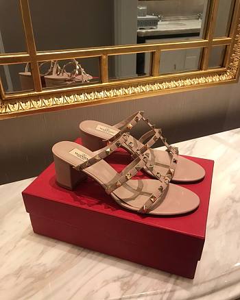 Fortok Valentino Rockstud Calfskin Leather Slide Sandal 60 mm Beige