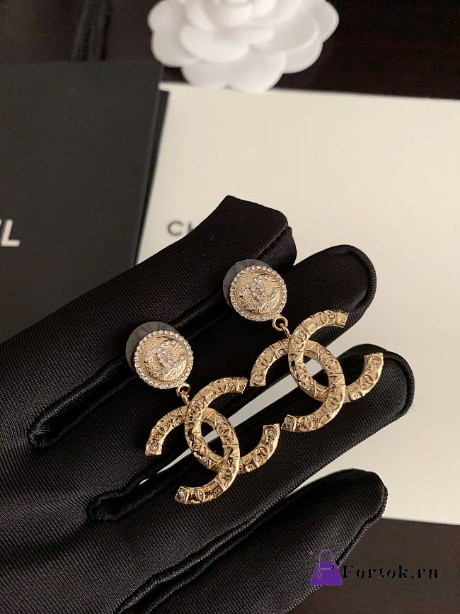 Fortok Chanel Embossed Letter CC Earrings - 1
