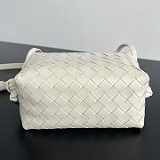 Fortok Bottega Veneta Loop Bag Cream 796615 19x12x9cm - 2