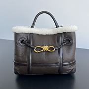 Fortok Bottega Veneta Andiamo Small Leather-Shearling Top-Handle Bag 806088 25x22x10.5cm - 1