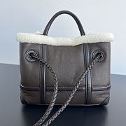 Fortok Bottega Veneta Andiamo Small Leather-Shearling Top-Handle Bag 806088 25x22x10.5cm - 4