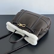 Fortok Bottega Veneta Andiamo Small Leather-Shearling Top-Handle Bag 743572 32.5x24x12cm - 6
