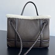 Fortok Bottega Veneta Andiamo Small Leather-Shearling Top-Handle Bag 743572 32.5x24x12cm - 4
