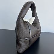 Fortok Bottega Veneta Hop Leather-Shearling Bag Brown 806093 41x20.5x7.5cm - 6