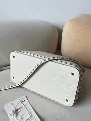 Fortok Valentino Garavani Rockstud Grained Calfskin Bag White 22073L 28x21x14cm - 4