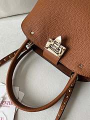 Fortok Valentino Garavani Rockstud Grained Calfskin Bag Brown 22073L 28x21x14cm - 5