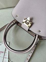Fortok Valentino Garavani Rockstud Grained Calfskin Bag Pink 22073L 28x21x14cm - 3