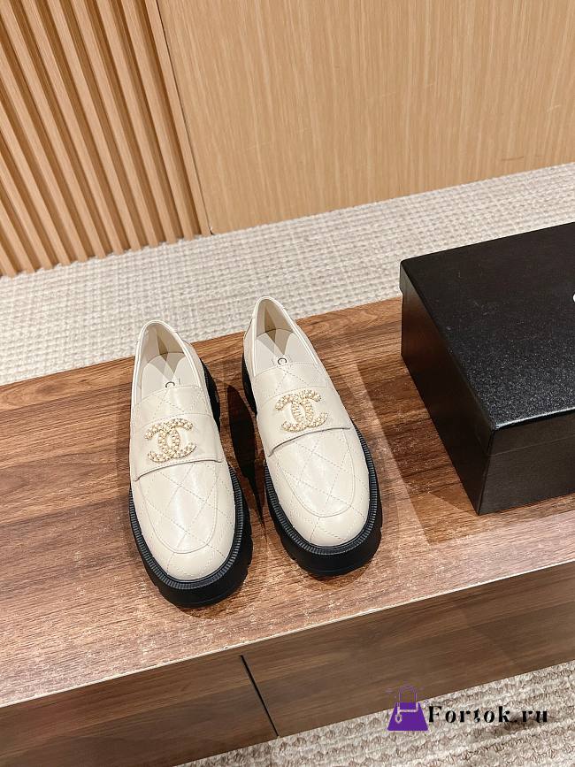 Fortok Chanel CC Buckle Quilted Loafers White - 1