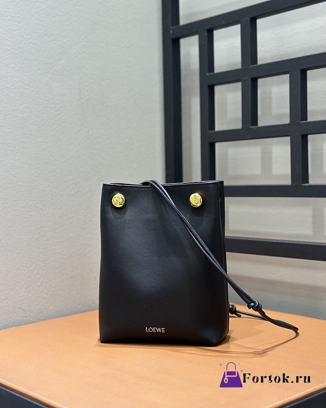 Fortok Loewe Pebble Small Bucket Bag Black 17x7x21.5cm - 1