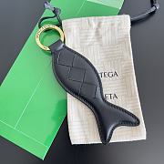 Fortok Bottega Veneta Fish-shaped Keychain Black - 4