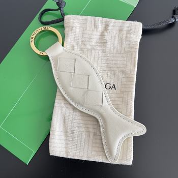 Fortok Bottega Veneta Fish-shaped Keychain White