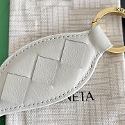 Fortok Bottega Veneta Fish-shaped Keychain White - 2