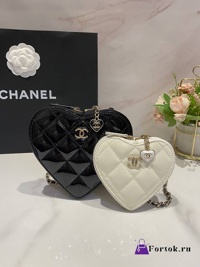Fortok Chanel 23P Patent Calfskin Resin Quilted CC Heart Clutch 15x13x2cm - 1
