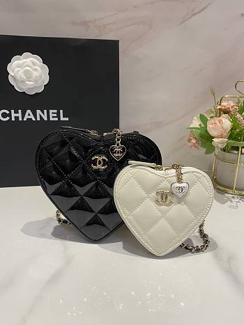 Fortok Chanel 23P Patent Calfskin Resin Quilted CC Heart Clutch 15x13x2cm