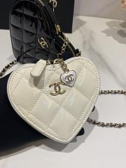 Fortok Chanel 23P Patent Calfskin Resin Quilted CC Heart Clutch 15x13x2cm - 5