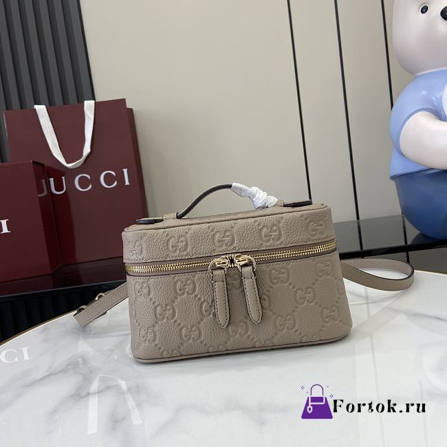 Fortok Gucci GG Emblem Super Mini Handbag Taupe Leather 815949 20x12x5cm - 1
