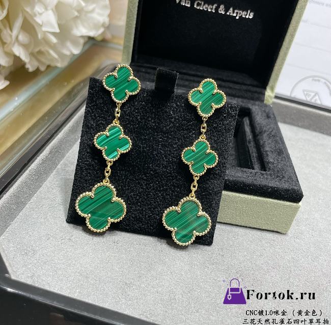 Fortok Van Cleef & Arpels Three Green Four-leaf Clover Earrings in Gold - 1
