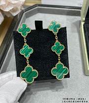 Fortok Van Cleef & Arpels Three Green Four-leaf Clover Earrings in Gold - 2