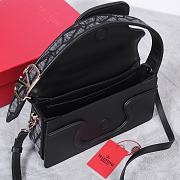 Fortok Valentino Garavani La Grand Deuxieme Toile Shoulder Bag Black 28x25x6cm - 6
