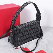 Fortok Valentino Garavani La Grand Deuxieme Toile Shoulder Bag Black 28x25x6cm - 4
