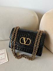 Fortok Valentino Garavani Vain Crocodile Pattern Handbag Black 24x16x8cm - 1