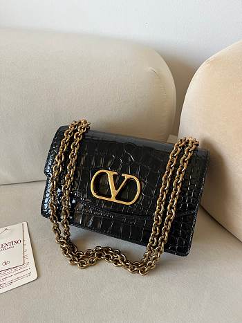 Fortok Valentino Garavani Vain Crocodile Pattern Handbag Black 24x16x8cm
