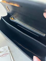 Fortok Valentino Garavani Vain Crocodile Pattern Handbag Black 24x16x8cm - 4