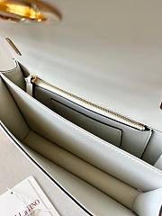  Fortok Valentino Garavani Vain Calfskin Handbag White 24x16x8cm - 3