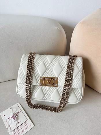 Fortok Valentino Garavani Bag In White Quilted Lambskin 23x17x8cm