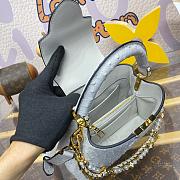 Fortok Louis Vuitton Capucines Mini Handbag Grey Ostrich Pattern and Pearl Chain M11908 21x8x13.6cm - 6