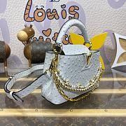 Fortok Louis Vuitton Capucines Mini Handbag Grey Ostrich Pattern and Pearl Chain M11908 21x8x13.6cm - 5