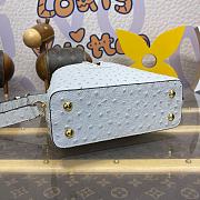 Fortok Louis Vuitton Capucines Mini Handbag Grey Ostrich Pattern and Pearl Chain M11908 21x8x13.6cm - 3