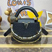 Fortok Louis Vuitton Capucines Mini Handbag Black Ostrich Pattern and Pearl Chain M11908 21x8x13.6cm - 1