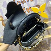 Fortok Louis Vuitton Capucines Mini Handbag Black Ostrich Pattern and Pearl Chain M11908 21x8x13.6cm - 6