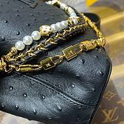 Fortok Louis Vuitton Capucines Mini Handbag Black Ostrich Pattern and Pearl Chain M11908 21x8x13.6cm - 5