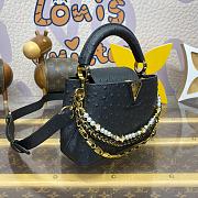 Fortok Louis Vuitton Capucines Mini Handbag Black Ostrich Pattern and Pearl Chain M11908 21x8x13.6cm - 4