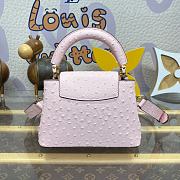 Fortok Louis Vuitton Capucines Mini Handbag Pink Ostrich Pattern and Pearl Chain M11908 21x8x13.6cm - 5