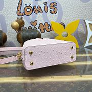 Fortok Louis Vuitton Capucines Mini Handbag Pink Ostrich Pattern and Pearl Chain M11908 21x8x13.6cm - 3