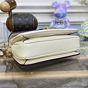 Fortok Louis Vuitton Pochette Métis East West Bag Cream M22942 21.5x13.5x6cm  - 6