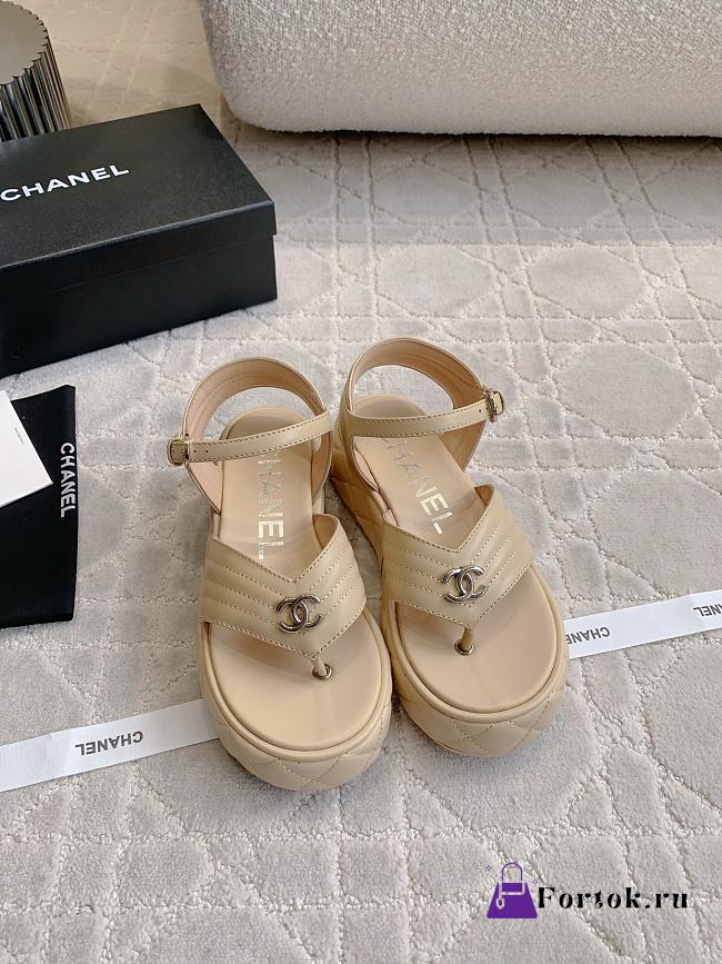Fortok Chanel Toe-clip Thick-soled Sandals Beige - 1