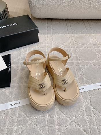 Fortok Chanel Toe-clip Thick-soled Sandals Beige