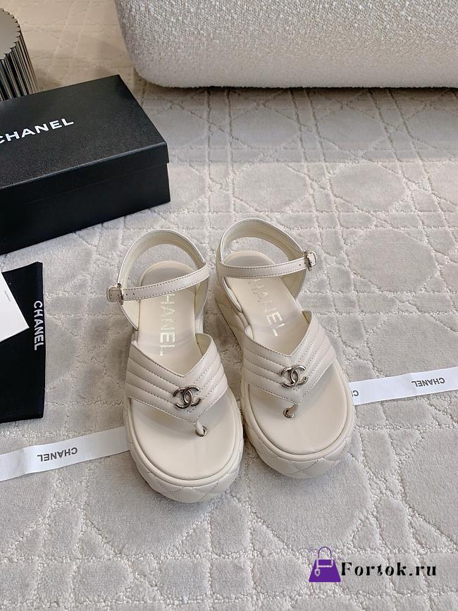 Fortok Chanel Toe-clip Thick-soled Sandals White - 1