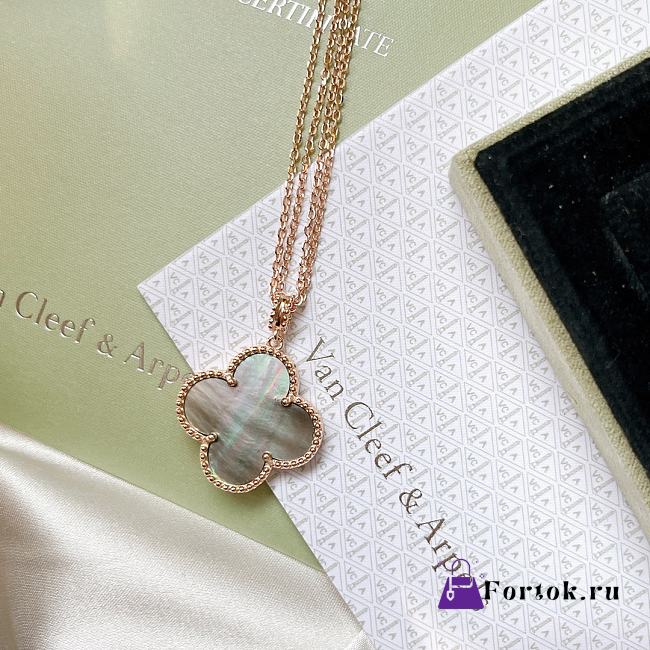 Fortok Van Cleef & Arpels Vintage Alhambra Pendant Necklace in blue  - 1