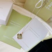 Fortok Van Cleef & Arpels Vintage Alhambra Pendant Necklace in blue  - 4