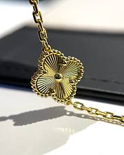 Fortok Van Cleef & Arpels Vintage Alhambra Bracelet, 5 Motifs 18K Yellow Gold  - 2